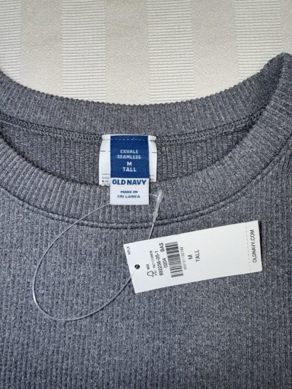 Old Navy Exhale Seamless Rib Knit Short Sleeve Gray Women Top Sz Medium Tall NWT - Picture 7 of 9